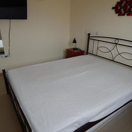 Barlee'S Apartment Paralimni Exterior photo
