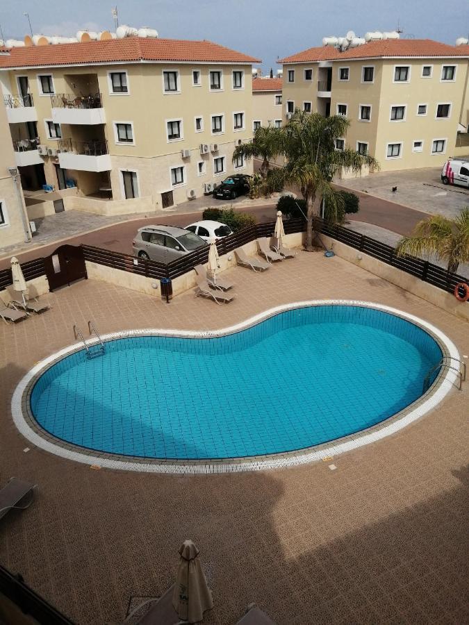 Barlee'S Apartment Paralimni Exterior photo