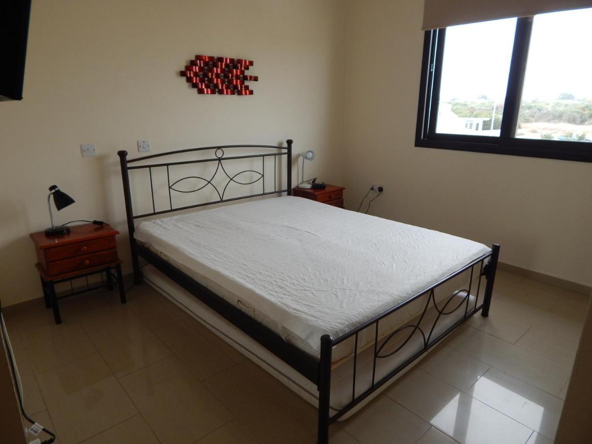 Barlee'S Apartment Paralimni Exterior photo