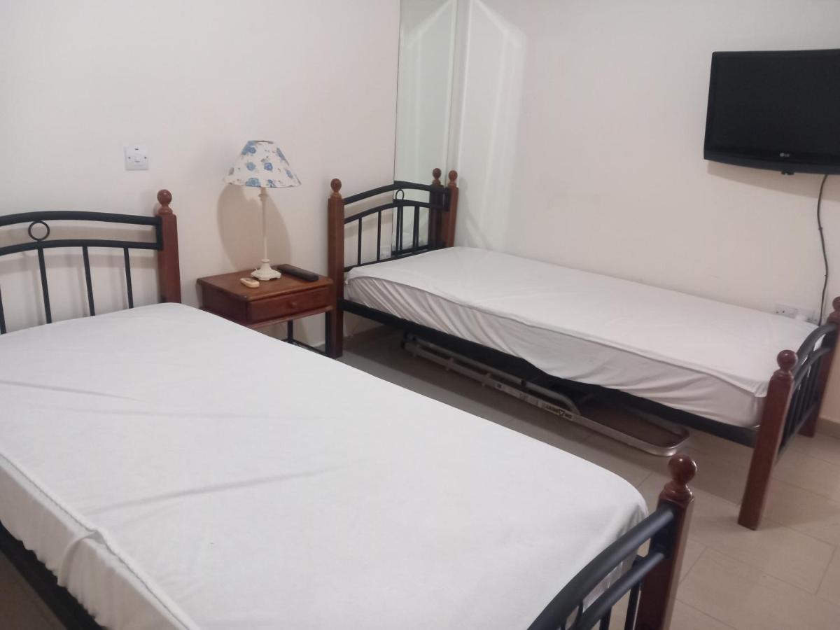 Barlee'S Apartment Paralimni Exterior photo